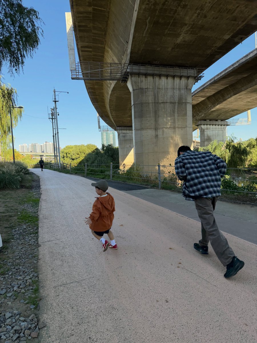 do0_lluvia's tweet photo. 태요미네 인스타그램 #도영 #DOYOUNG

완벽했던 어느 날 💫
https://t.co/d1dITCvhgT

도영 삼촌 휴가 나와서 태하랑 예린이랑 시간 보냈나봐😍😍 https://t.co/jbOWrIPfeo