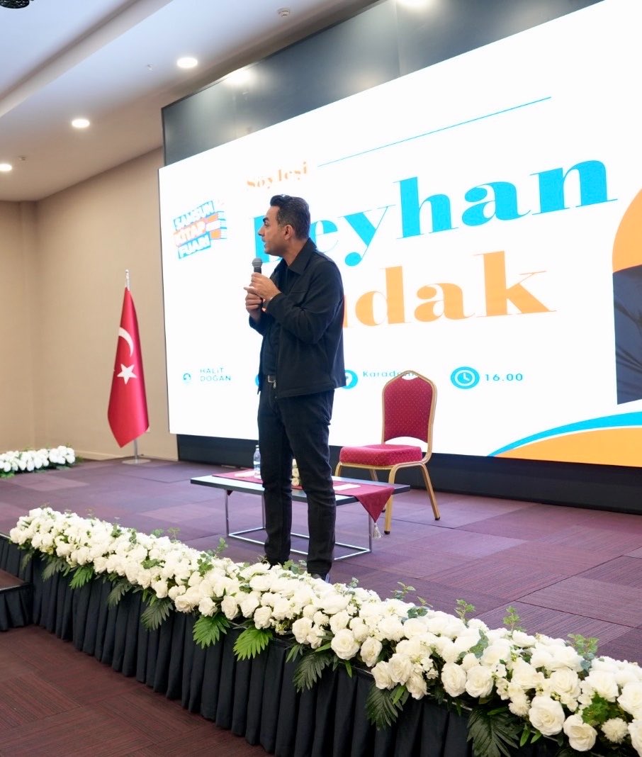 samsun_kitap's tweet photo. Beyhan Budak, Samsun Kitap Fuarı’nda kitapseverlerle buluştu.📚

#SamsunKitapFuarı https://t.co/MA1FAAwnrh