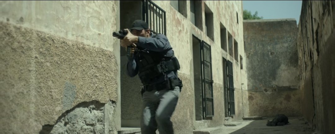 Sir_BiolaPr's tweet photo. James Reece in The Terminal  List handles a rifle like he’s a real-life Navy SEAL, not an actor. 🔥 https://t.co/JMmkLEItwR