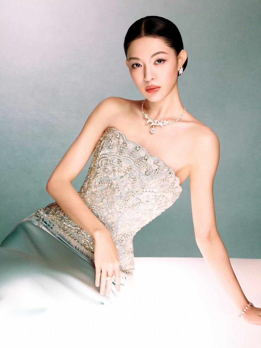 venusiance's tweet photo. My interpretation of Georges Hobeika Haute Couture Fall/Winter 2026–2027: The Visitor, paired with Tiffany &amp; Co. https://t.co/17x2JA3JXD