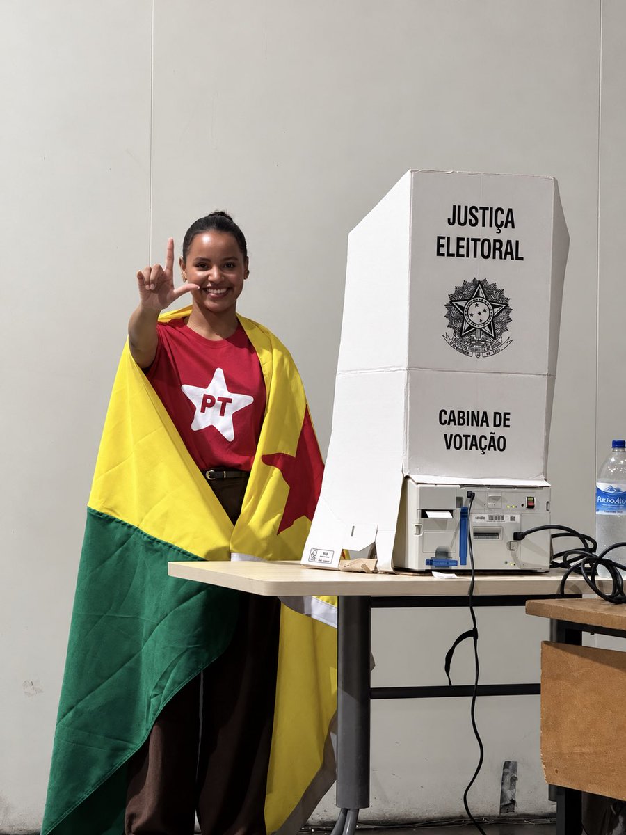 gleicidamasceno's tweet photo. Última missão do exército do Lula cumprida https://t.co/YeVDezTE1V