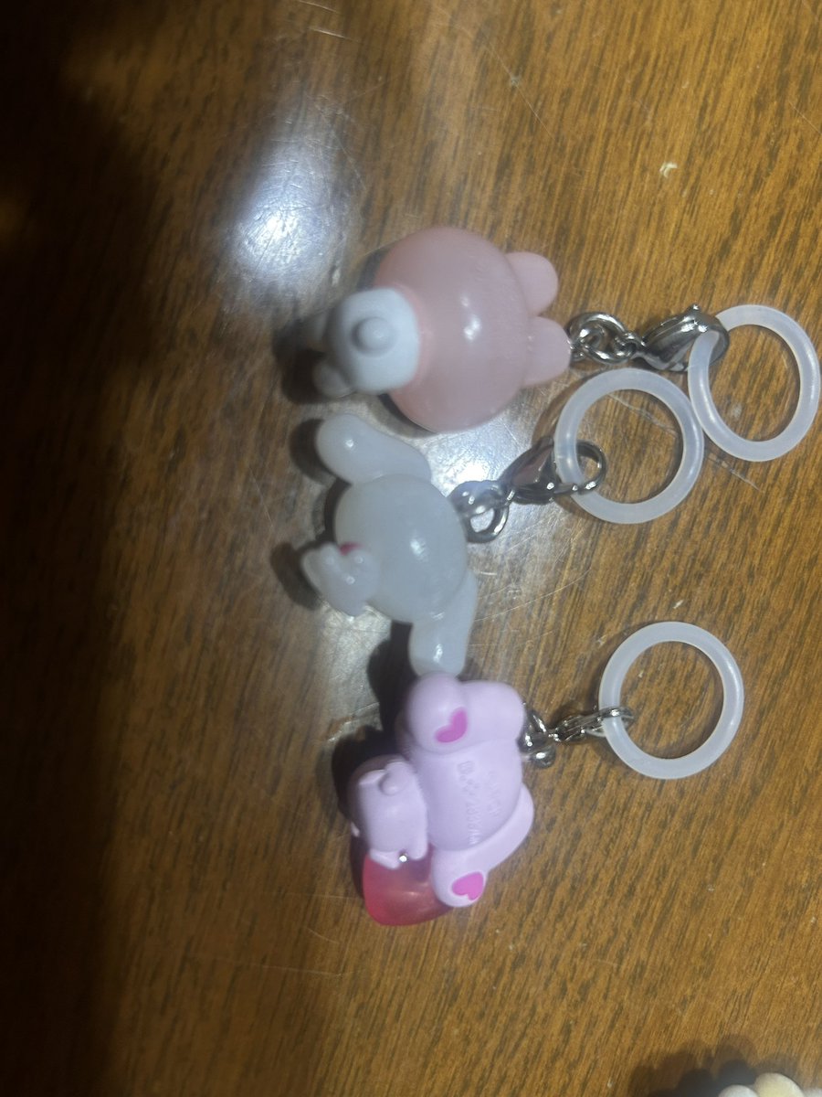 f4nrnx's tweet photo. @Riri_xx_K 返信が遅くなり申し訳ございません。
ウサハナのみお取引が決まってしまいましたので、その他8点でよろしければお譲りが可能です。
クロウサ未開封品在庫がございましたので、こちらで対応させていただきます。
状態はお写真でご確認いただけますと幸いです。 https://t.co/mTeVoEmgml