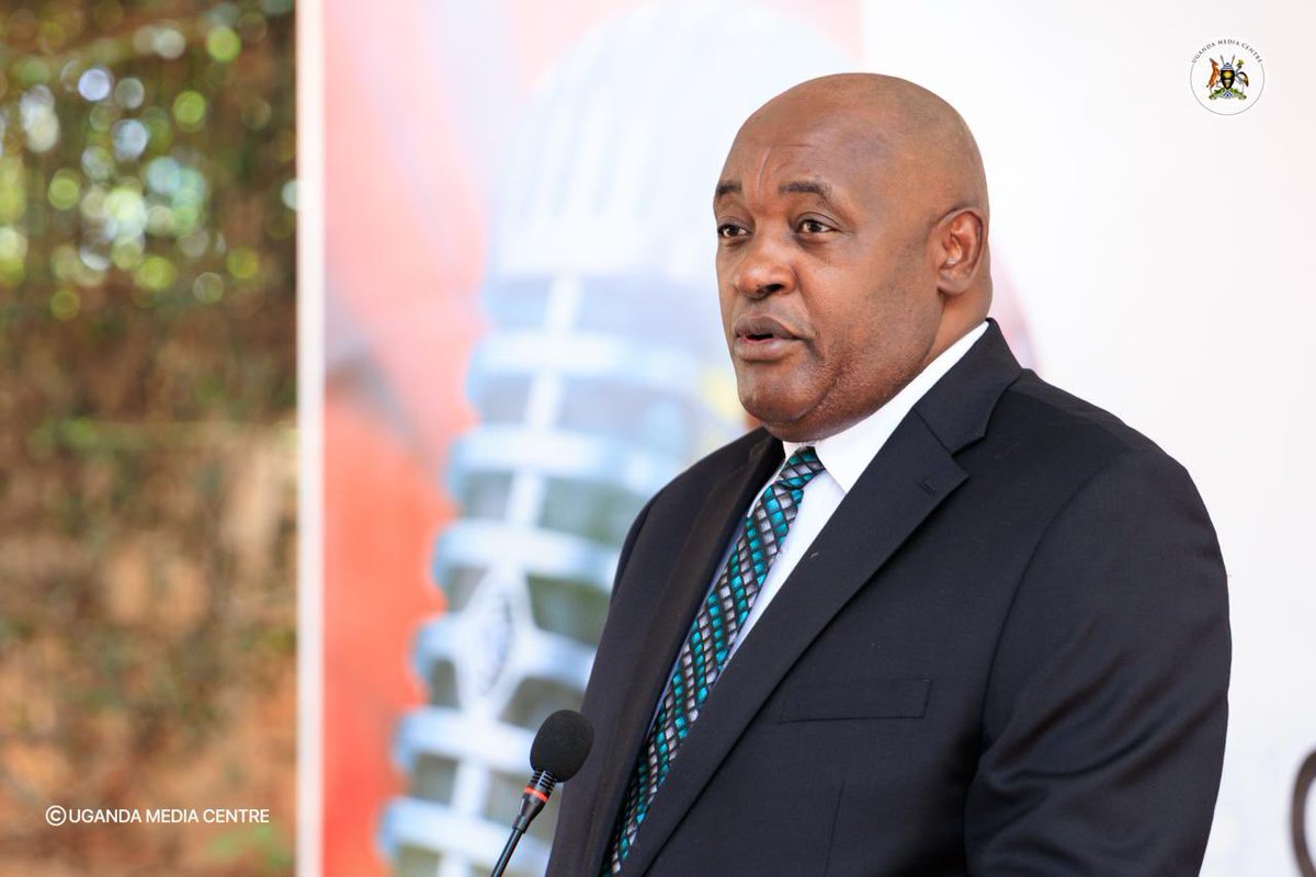 MinofHealthUG's tweet photo. #QUOTE: Hon. Dr. Chris Baryomunsi, Minister of Health: 

“The Ministry of Health wishes to announce that ALL 60 contacts listed, identified, and monitored in Uganda in connection with the recent Kenyan traveller’s EVD case have COMPLETED their 21-day follow-up period and have been discharged.”

#MOHatWork 

📸 @UgandaMediaCent
