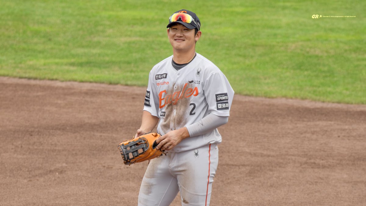 orange__romance's tweet photo. #정민규 #정민규OR 

짱멋진 호수비 하고 덕아웃 보고 웃기 (2회) ㅋㅋ
공수주 다 잘 해서 나도 웃음 났어요 ~ https://t.co/vcT74EKgEh