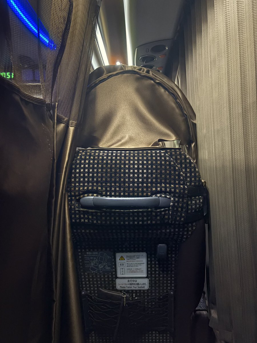 ashichammer's tweet photo. ハルライズおつかれさまでした。
毎度お馴染みの高速バスで帰ります

今日楽しかった以外の感想が見つからない笑

また明後日にはパレパレとハルニシオン観れるとか最高すぎて👏 https://t.co/eden2Aktv8