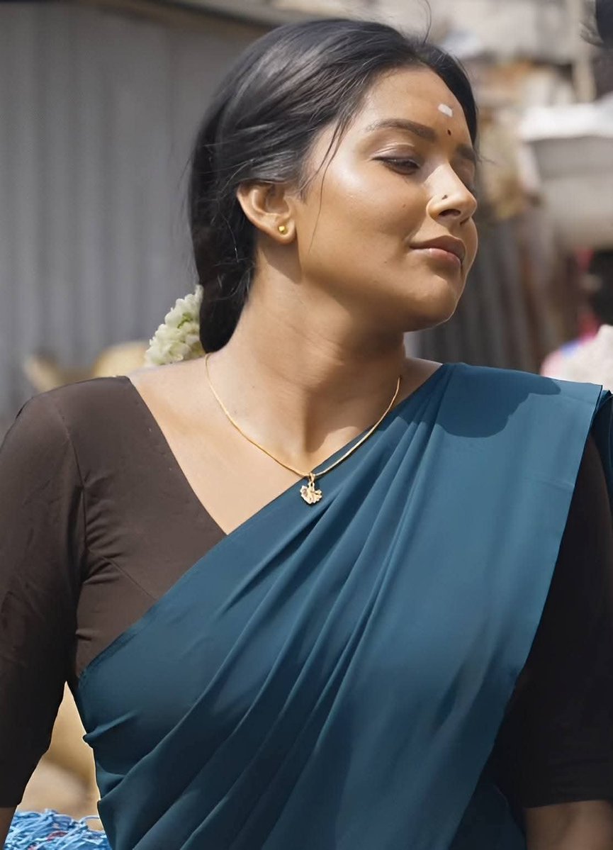 JosySissy's tweet photo. Naan patuku nadanthu poitu irunthen 🤭
(pinnadi irunthu oruUncle En kundiya iruki pudichutaru)🥵

Potta : Aww chi uncle vidunga

Uncle : Andha toilet kulla va vidren

potta : seri evalo tharuva 

uncle : 2000 di potta 

Potta : Appo varen 💋🤭nalla kundi adipeengala

uncle : Yes https://t.co/crauIl5m2Q