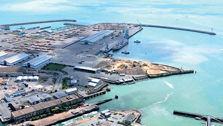 makemorocco's tweet photo. 🚨🇲🇦 NADOR WEST MED APPROCHE DE SA MISE EN SERVICE ! 🚢

Le futur complexe portuaire marocain franchit de nouvelles étapes :

🚢 Accueil de porte-conteneurs géants
🏗️ Équipements des terminaux
🌍 Premières dessertes commerciales en préparation
🇲🇦 Démarrage du terminal Est prévu fin 2026 !