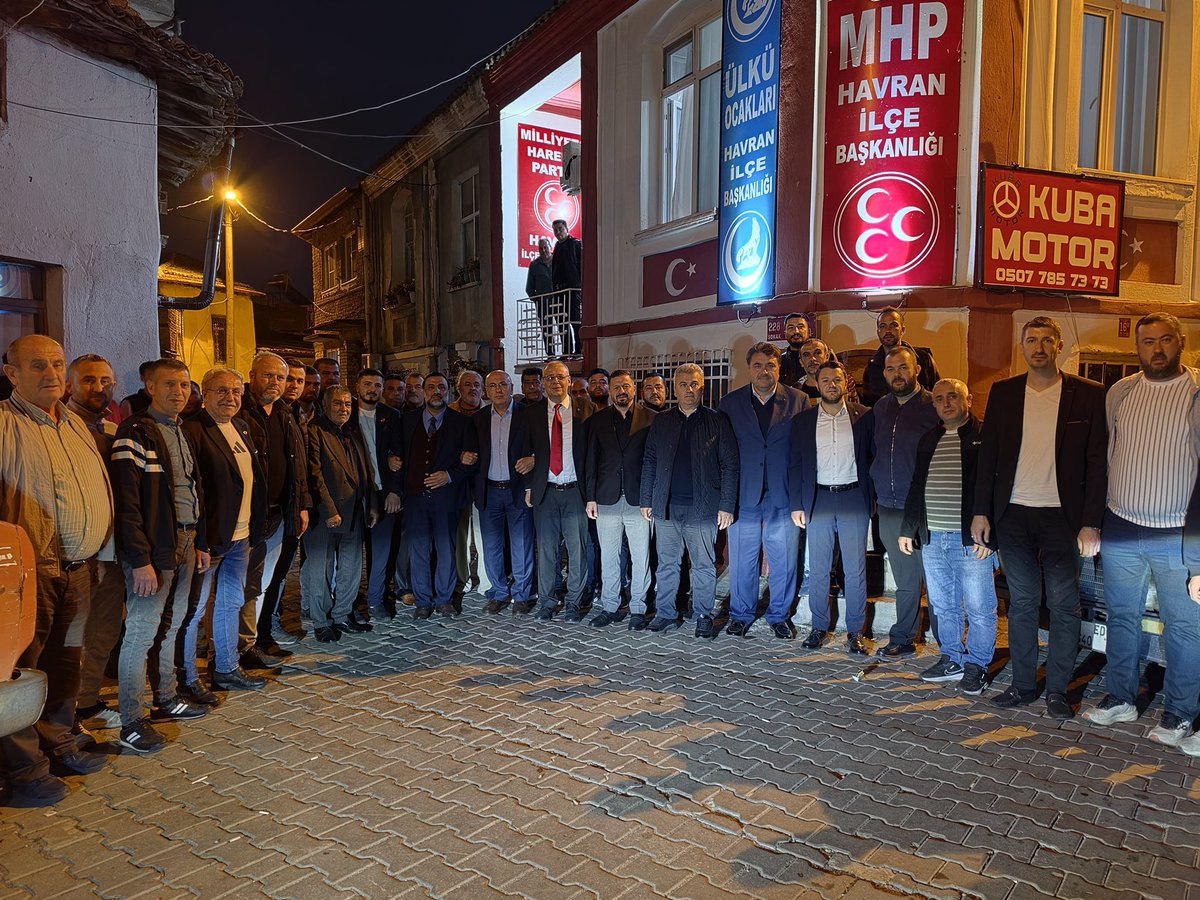 ma_balikesir's tweet photo. Havran MHP İlçe Başkanımız Osman Coşkun'u makamında ziyaret ederek istişarelerde bulunduk. Cumhur İttifakı ortağımız Milliyetçi Hareket Partisi mensubu kardeşlerimiz ile el ele gönül gönüle çalışmaya devam ediyoruz. Misafirperverlikleri için İlçe Başkanımıza teşekkür ederiz. https://t.co/myNqyq7Bvz