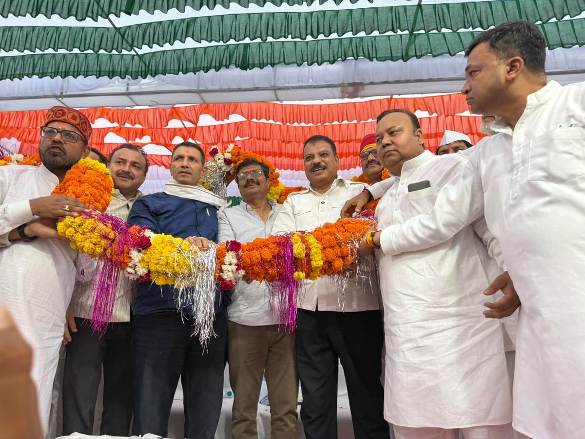 jitupatwari's tweet photo. आज कटनी में जिला कांग्रेस द्वारा आयोजित जनाक्रोश रैली में नेता प्रतिपक्ष श्री उमंग सिंघार जी एवं वरिष्ठ विधायक श्री फुंदेलाल मार्को जी के साथ सहभागिता कर परिवारजनों से संवाद किया।

इस दौरान जिला कांग्रेस ग्रामीण अध्यक्ष श्री सौरभ सिंह जी, शहर जिला अध्यक्ष श्री अमित शुक्ला जी, कटनी प्रभारी श्री मनु मिश्रा जी, मैहर जिला कांग्रेस अध्यक्ष श्री धर्मेश घई जी, जबलपुर जिला कांग्रेस अध्यक्ष श्री संजय यादव जी, युवा कांग्रेस प्रदेश उपाध्यक्ष श्री अभिषेक परमार जी, पूर्व विधायक श्री बसंत सिंह जी, पूर्व प्रत्याशी श्री नीरज सिंह जी एवं युवा कांग्रेस प्रदेश सचिव श्री दिव्यांशु मिश्रा (अंशु) जी सहित कई वरिष्ठ नेतागण एवं कांग्रेसजन उपस्थित रहे।