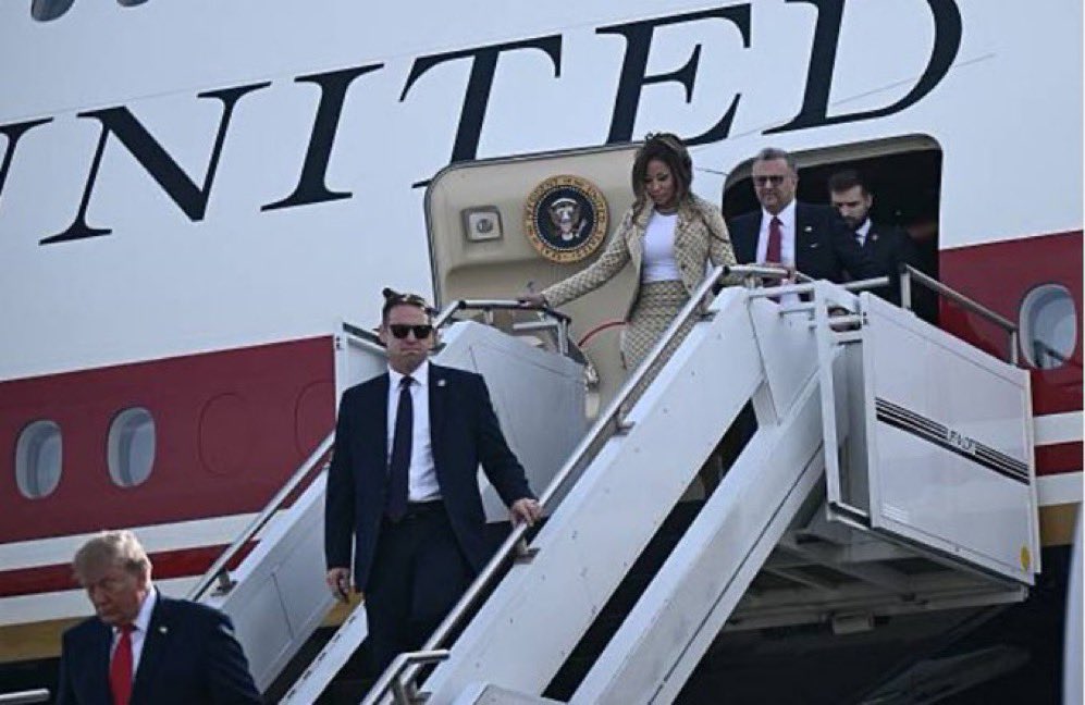 AnimeBarbz2002's tweet photo. @NICKIMINAJ just landed on Michigan to join president Donald Trump to Endorse @MikeRogersForMI at the Rally  #AirForceOneBARBIE  

#VoteRed #BarbzVoteRed #BarbieRally #BarbzRockTheVote https://t.co/7KgHcZLopu