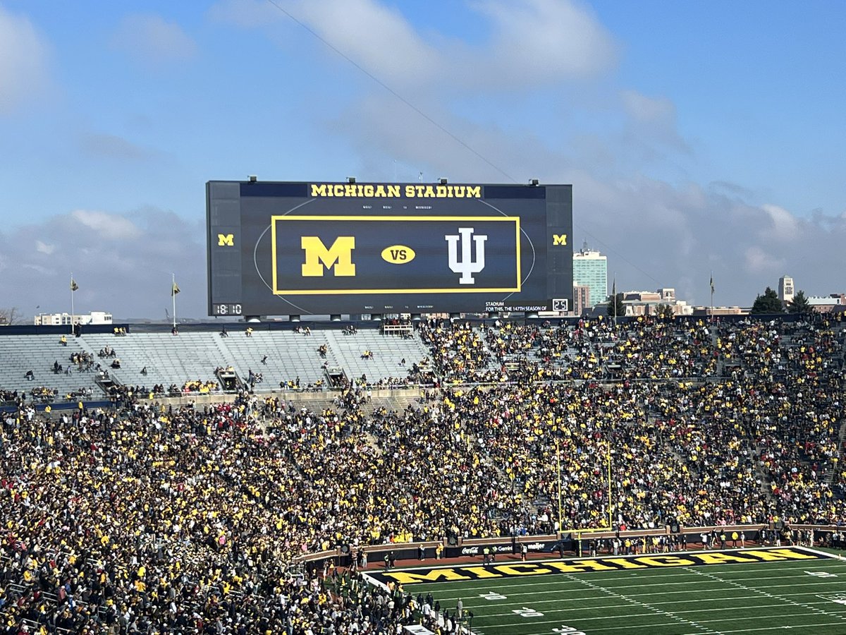 AndyGoBlue23's tweet photo. Yesterday was a beautiful day for football in A2. Defense came to play. Unfortunately the offensive play calling did not. The rest of the season if going to be tough if they don’t figure it out. #GoBlue https://t.co/ZdLgscXfoq