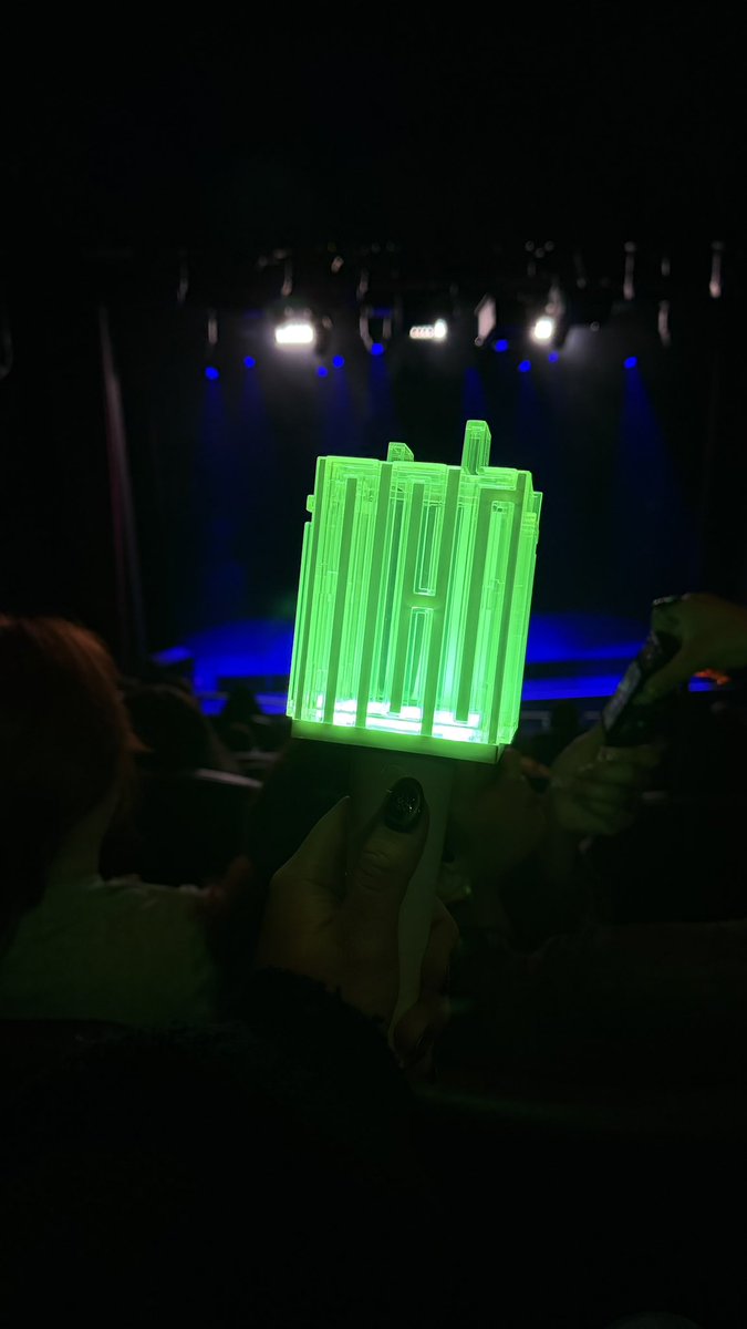 akatsrain's tweet photo. guyyys I finally so ten IRL for the first time FREAKING OUT bc hes my bias in wayv https://t.co/DZADGDwVty