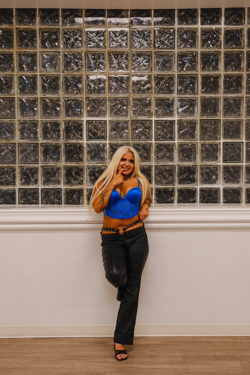 heartashleyyy's tweet photo. the showboats very own @britneyspears 

 📸 ; @Bodega_Papi https://t.co/sli7KbvI4g