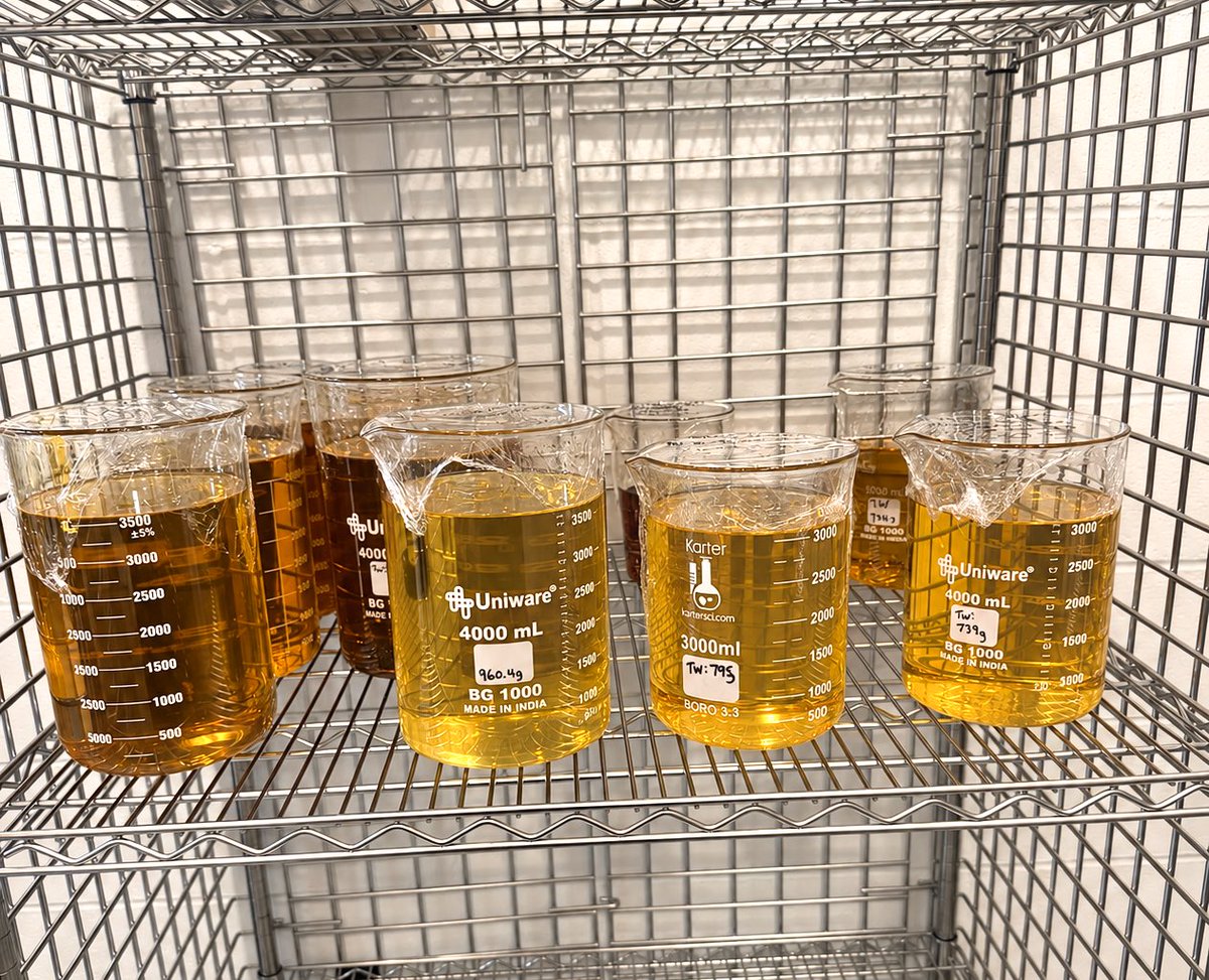stickygenetics's tweet photo. @Chilla_4Life @0712neko0712 some finished, decarbed, and refined products 🥹🤤 https://t.co/plAOrnbEaP