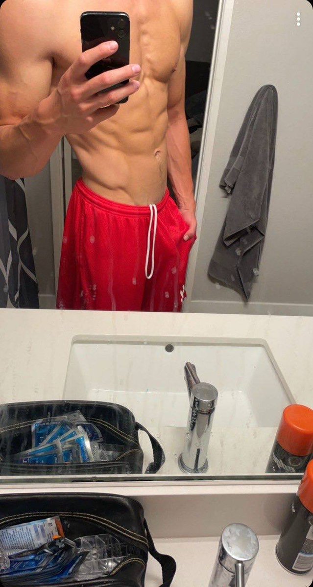 johndomuty's tweet photo. Sexy college Jock, Teddy🥵🥵🤤
Link in bio🖇 https://t.co/gycLZ1jd42