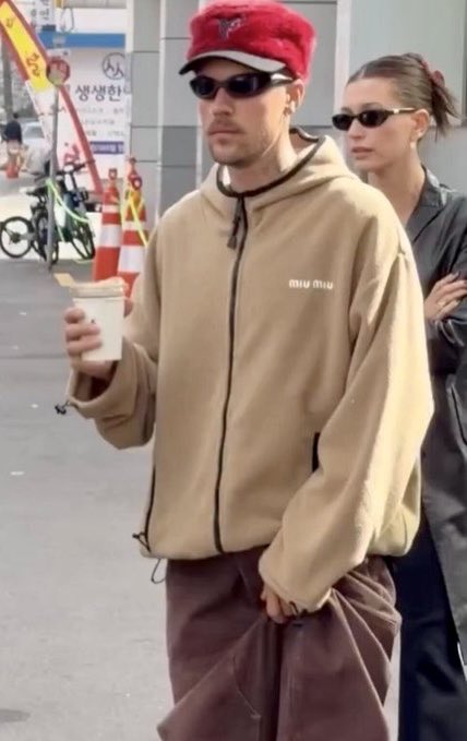 JBieberMedia's tweet photo. ⭑ Justin Bieber ┊ October 25, 2026 ⭑ Spotted roaming in Seoul with Hailey https://t.co/wFrw0zYtU8