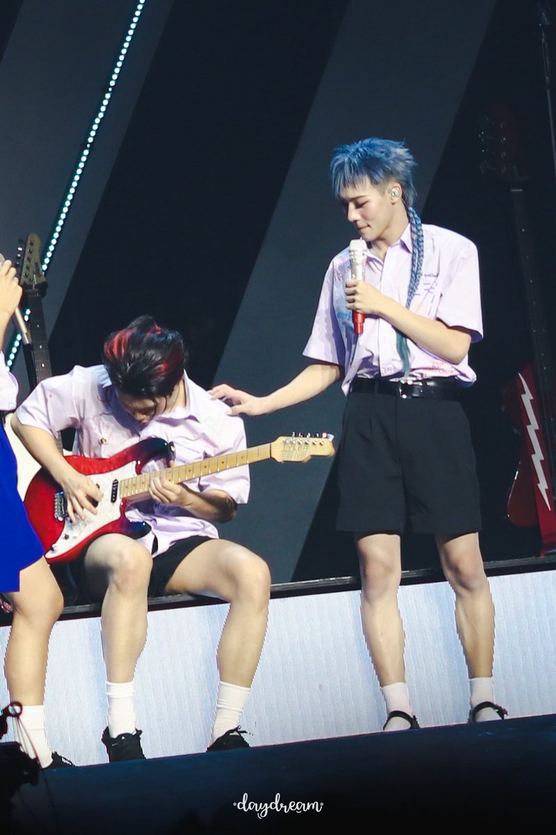 destinylineKM's tweet photo. อยากปีนต้นไม้ว่ะ 😭😭😭😭😭😭😭🌴🐒

REFLEXION FOREVER
#LYKNReflexionConcertD3 #LYKN
#williamjkp #lego_rapeepong
#dayxdreams_ https://t.co/WpYbYEmjUG