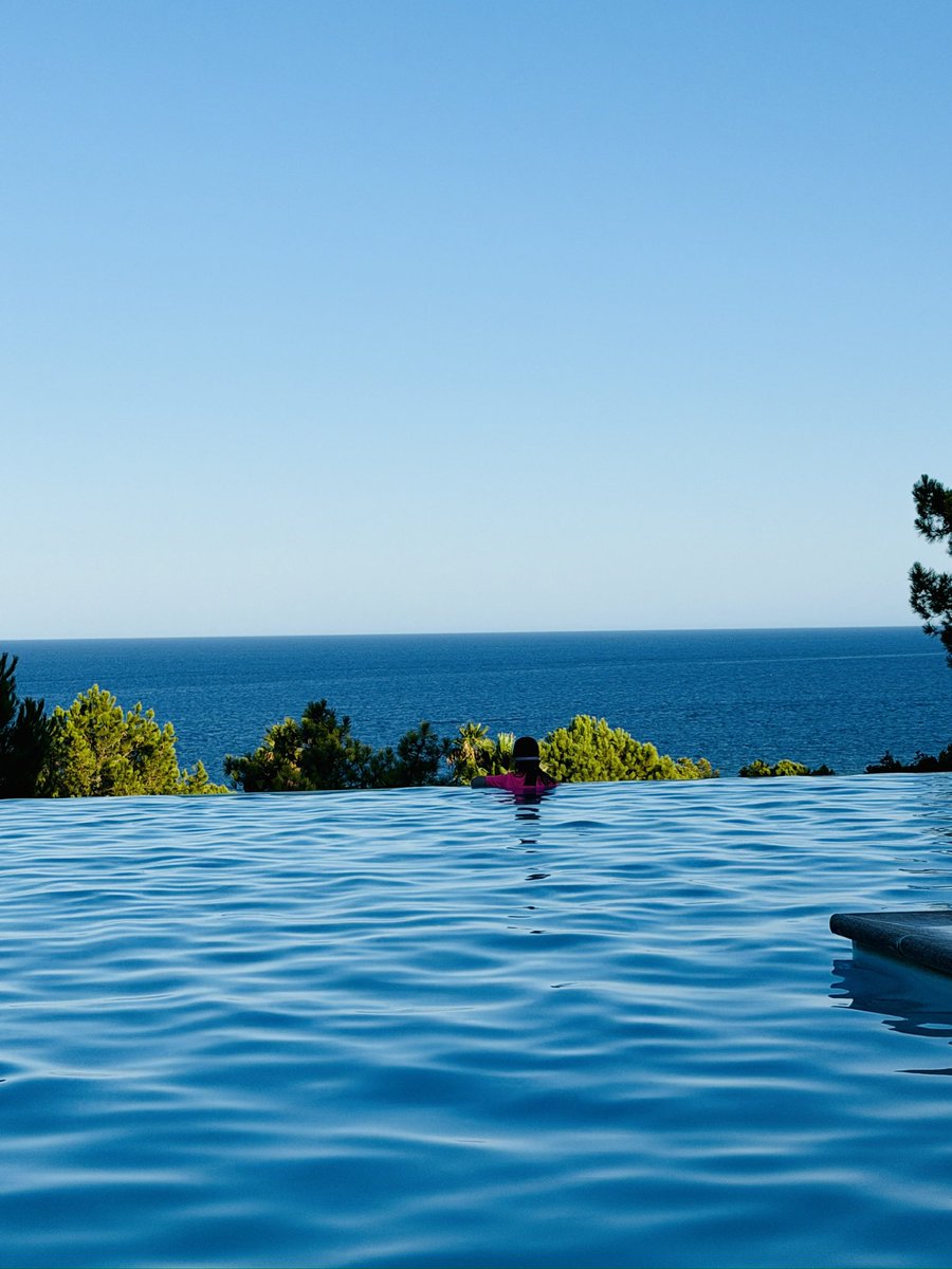 dgfnoms's tweet photo. 50 nuances de bleu 
#chasseurdebleu #bleudeTrives 
Un peu de bleu dans ta tl
Corsica  ce2 https://t.co/z44cMqzNr3