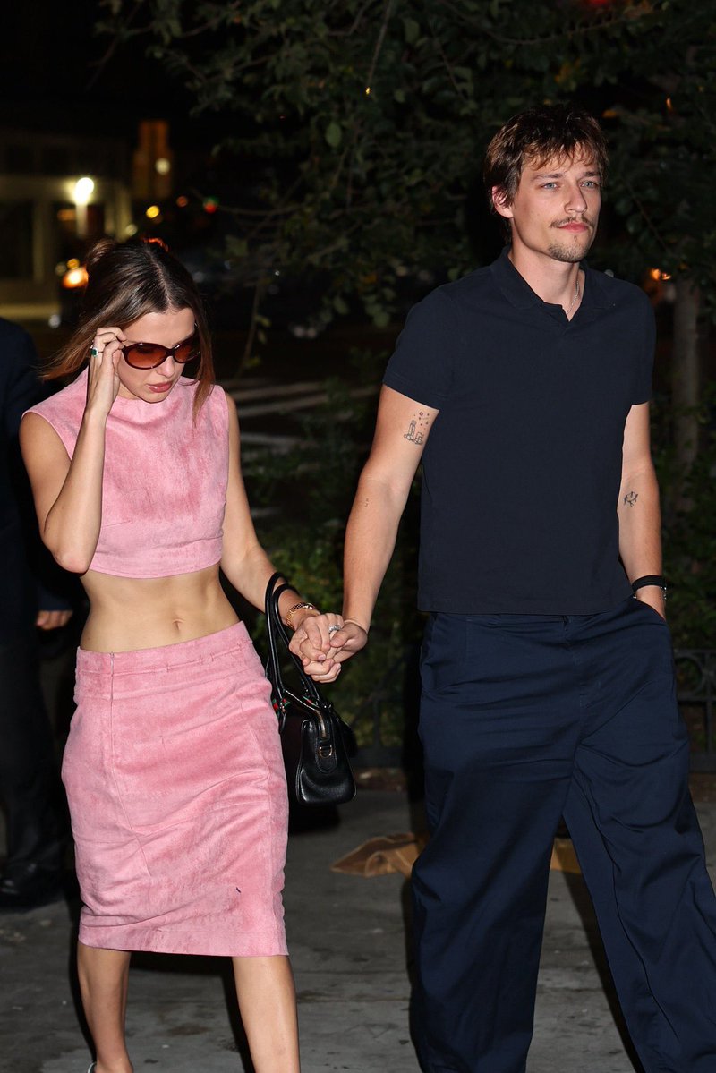 Vyllahr's tweet photo. Millie Bobby Brown and Jake Bongiovi out and about in New York City. https://t.co/gDCm1CjIUp