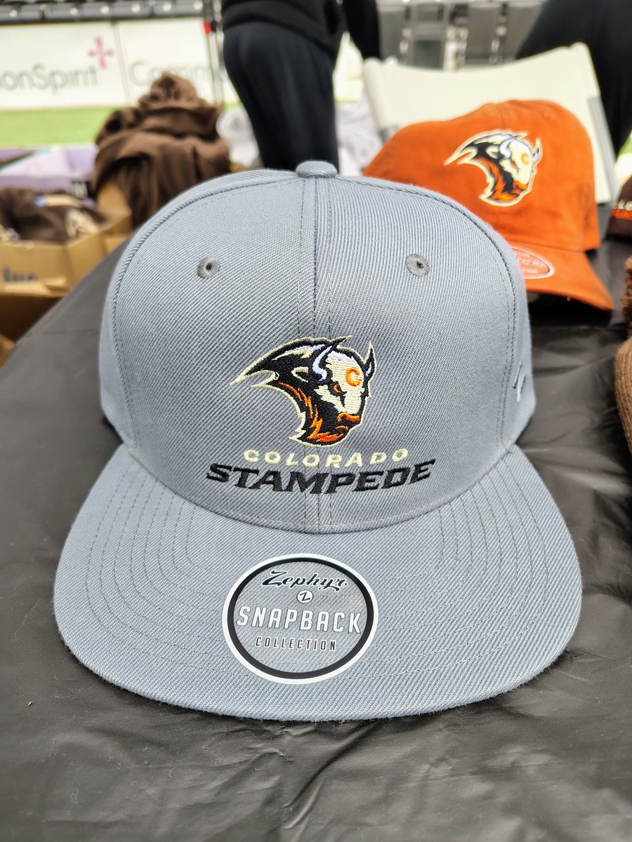 UFLStampedeFans's tweet photo. So here we go!!

The COLORADO STAMPEDE ARE HERE!!!

BROWN, CREAM , AND ORANGE! https://t.co/NWXK5Xg9YY