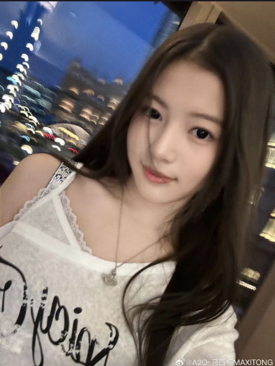mercipics's tweet photo. city girl 🏙️✨

#马西桐 #MERCI #메르시 #A2OLITE https://t.co/Yjce9bQfLD