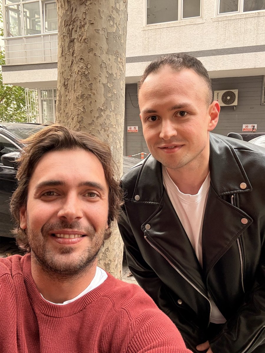 EypUtkuAkcay's tweet photo. bugün öyle boş boş gezerken Adil Koçariyle karşılaştım.. hayatımın en güzel tesadüflerinden birisi oldu ufak bir konuştuk inanılmaz kibar ve beyefendisi birisi gerçekten muazzam bir adam boşuna hayranı değiliz #tasacakbudeni̇z https://t.co/WL6kgCJqhC