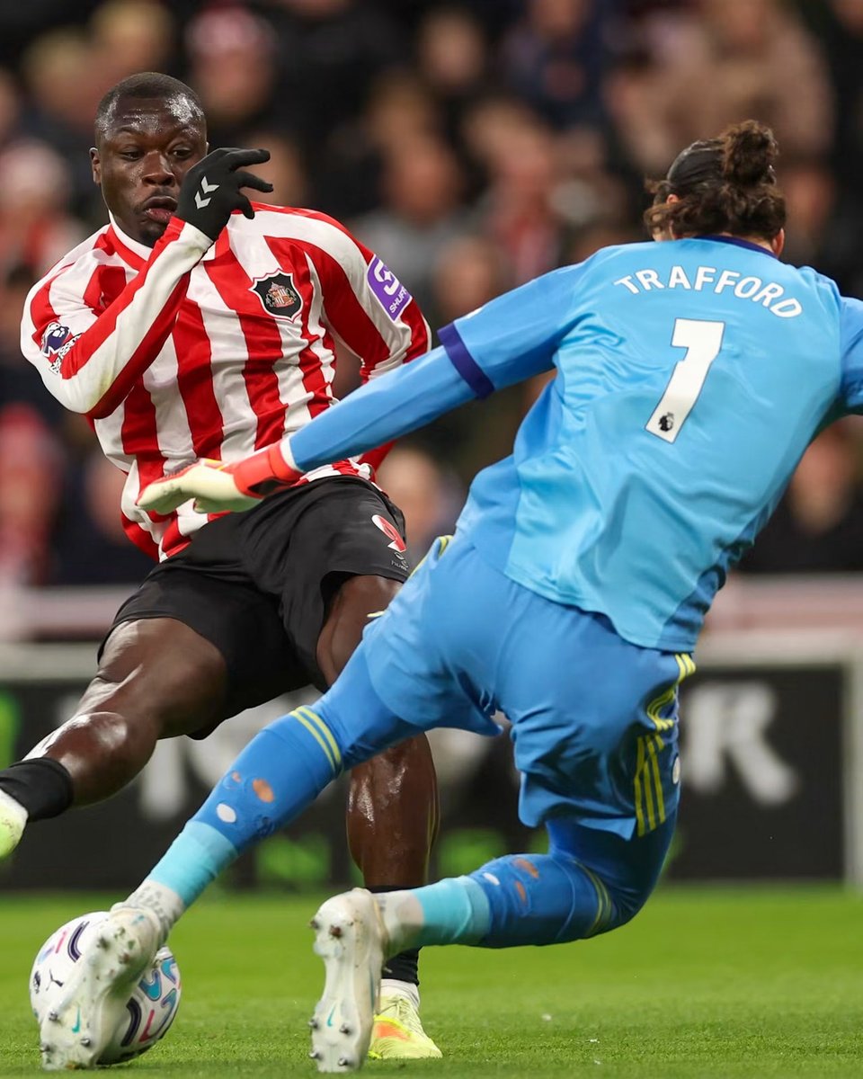 RisingStarXI's tweet photo. 🏴󠁧󠁢󠁥󠁮󠁧󠁿⭐️ 𝐉𝐀𝐌𝐄𝐒 𝐓𝐑𝐀𝐅𝐅𝐎𝐑𝐃 (𝟐𝟒) against Sunderland: 

• CLEAN SHEET 
• 4 SAVES
• 20 Accurate Passes
• 52 Touches
• 12 Recoveries 
• 3 High Claims

THE BEST ENGLISH GOALKEEPER. https://t.co/zqphB6hR9I