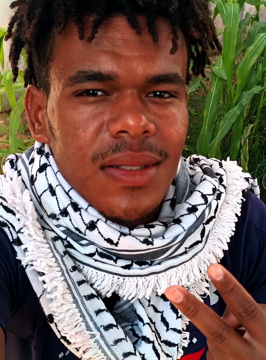 SALEHIDRES2004's tweet photo. I am a Black Palestinian ✊
We are not terrorists.
We are forgotten, starving, and displaced 💔
All we ask for is dignity, freedom, and life.🍉🇵🇸🕊️ https://t.co/ADMducrRRS https://t.co/lpGCwB61tc