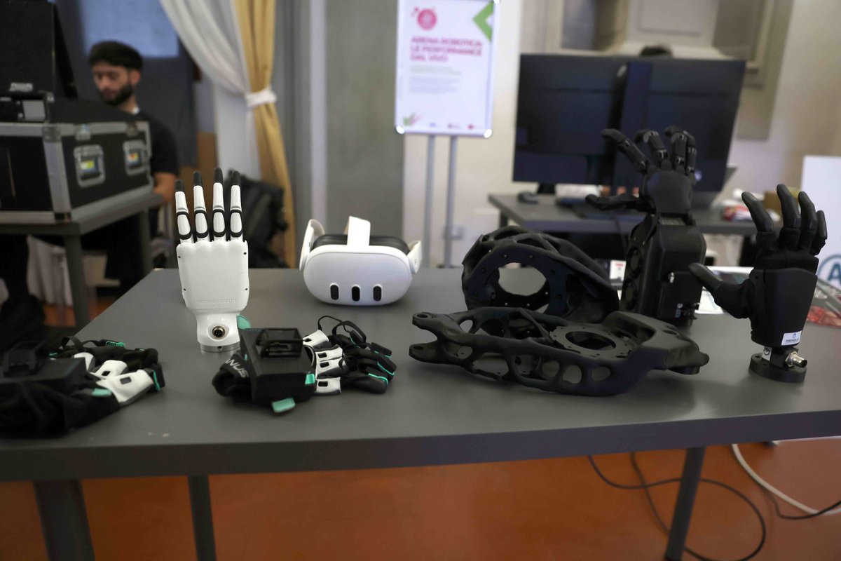intoscana's tweet photo. Il Festival delle Regioni prosegue nel centro di Firenze con l’apertura del Villaggio in piazza Duomo a Firenze e l’inaugurazione dello spazio “Eccellenze digitali” nella vicina sede della presidenza regionale di Palazzo Strozzi Sacrati https://t.co/bbqCArx3j2 https://t.co/K8yLEvCkJW