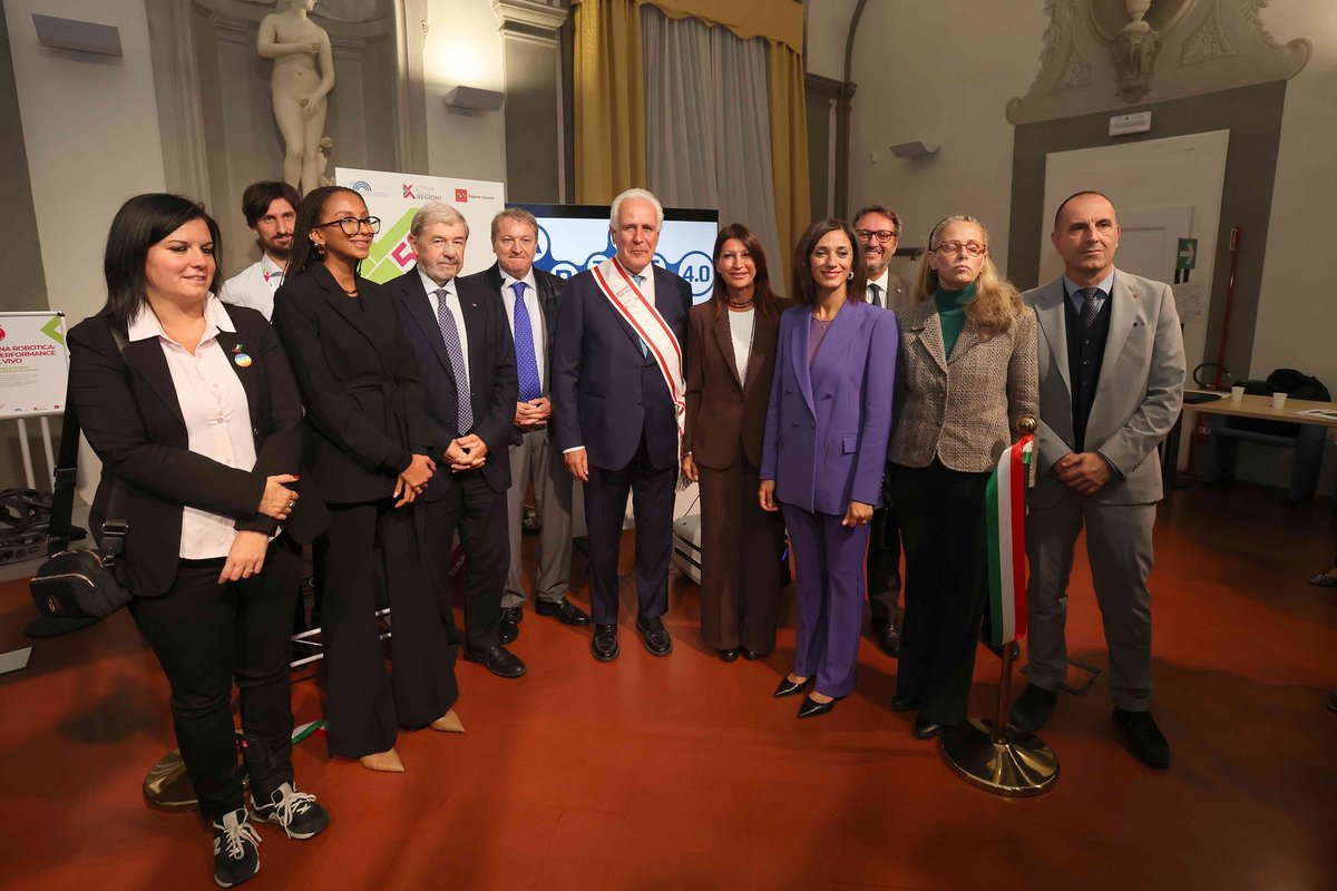 intoscana's tweet photo. Il Festival delle Regioni prosegue nel centro di Firenze con l’apertura del Villaggio in piazza Duomo a Firenze e l’inaugurazione dello spazio “Eccellenze digitali” nella vicina sede della presidenza regionale di Palazzo Strozzi Sacrati https://t.co/bbqCArx3j2 https://t.co/K8yLEvCkJW