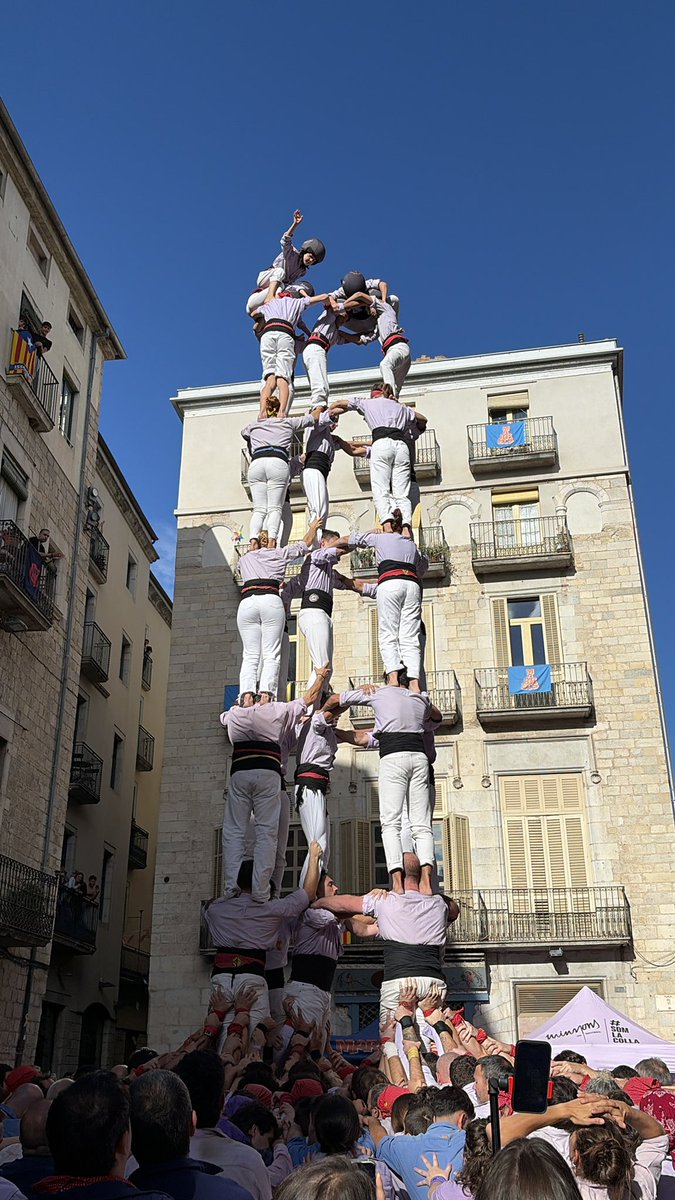 Minyons's tweet photo. Aquest migdia hem actuat a les Fires de Sant Narcís a Girona, on hi hem fet:

✅ Pde4cam, (i)3de10fm, 4de9f, 3de9f, 5de8, Pde6, 2Pde5+2Pde4

Moltes gràcies @Marrecs i @capgrossos pel bon ambient i per l’ajuda a les pinyes!

#castells #TardorMalva #terrassa #forçamalva #somlacolla https://t.co/sDcoC63MFt