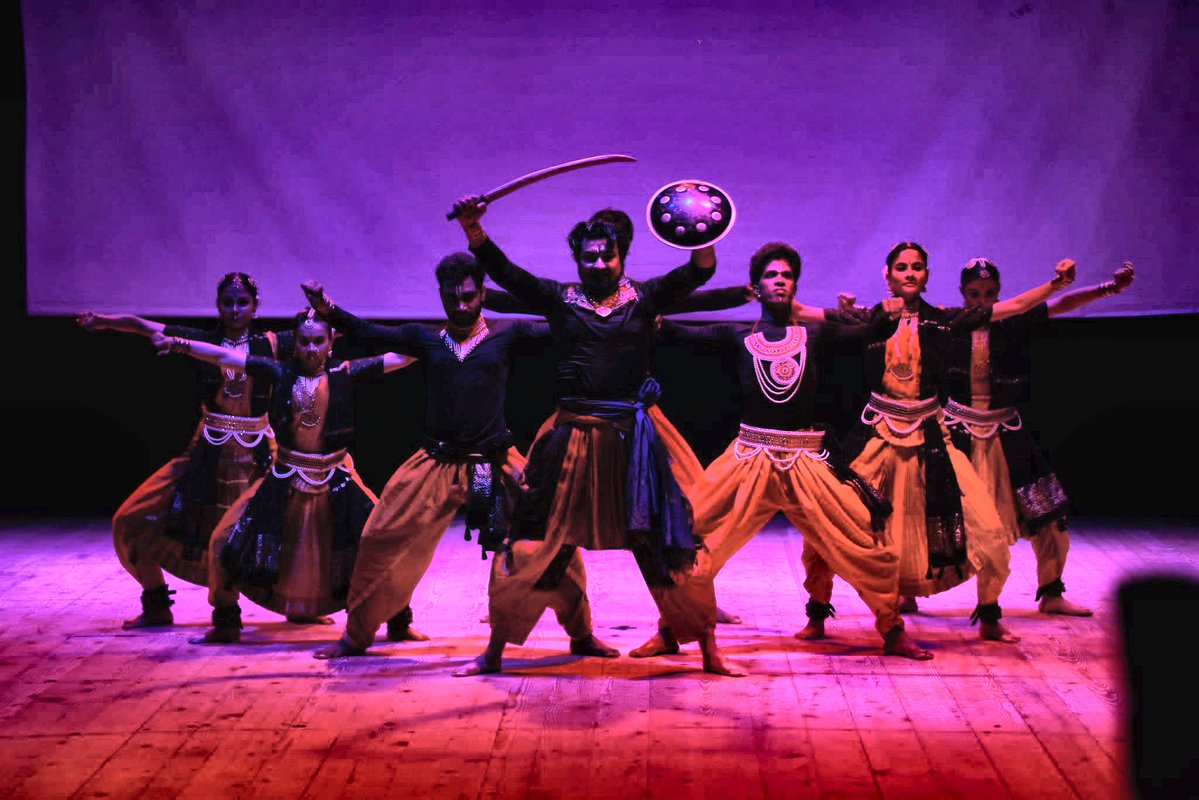 IndEmbGeorgia's tweet photo. More Glimpses from the event (2/3)

@MEAIndia @IndianDiplomacy @iccr_hq @MinOfCultureGoI @PIB_India @airnewsalerts @ngocdpf

#IndiaGeorgia #IndiaInGeorgia #ICCR #TRIKAAYA #IndianClassicalDance #Bharatanatyam #MayurbhanjChhau #CulturalDiplomacy #Chokhatauri #Guria #Georgia https://t.co/k1hjrp8ka7