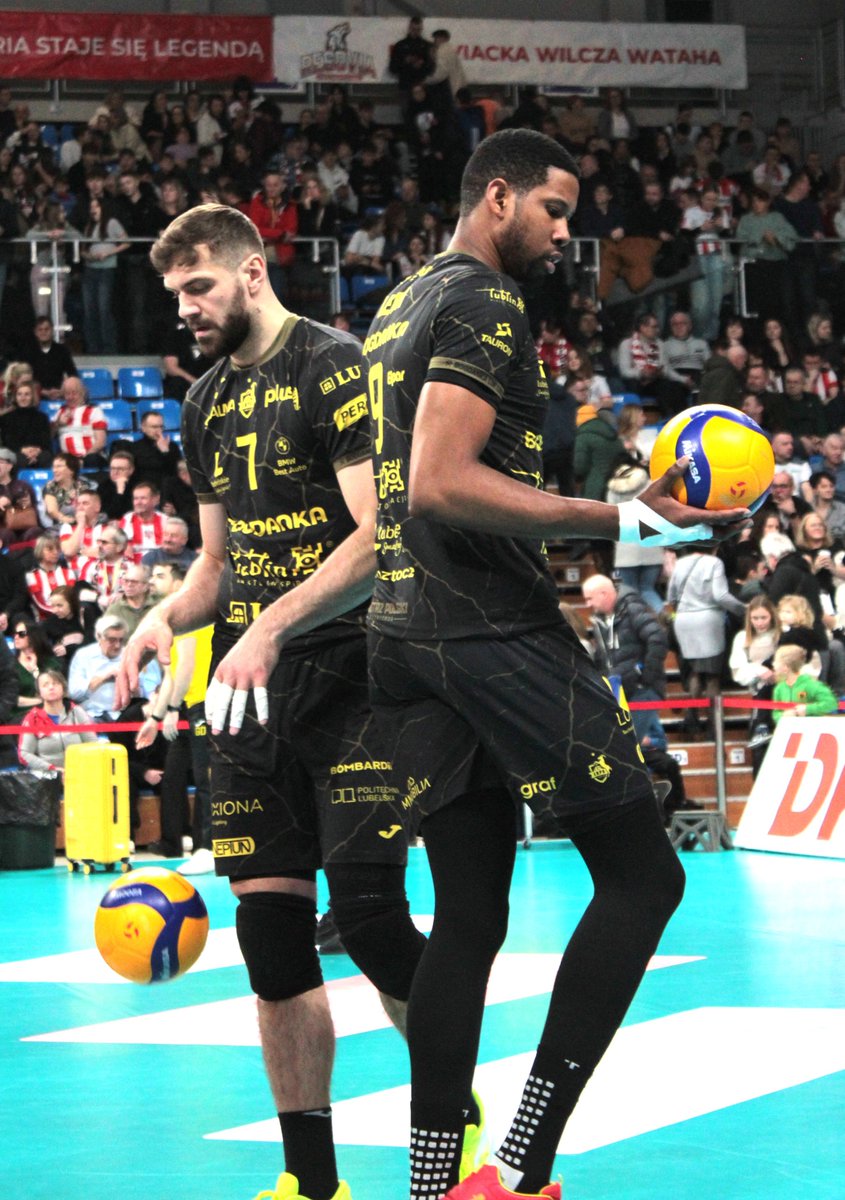 ProgramoSiatce's tweet photo. Często mówi się, że zawodnik jest po swoim prime time⏲️ 

Więc pytanie do Was - kiedy był PRIME Wilfredo Leona? 
Bo on od zawsze gra jakby był w prajmie i nie traci na jakości 😀

#TauronLiga #ALKOSuperPucharPolski https://t.co/rjlyRHUxh5