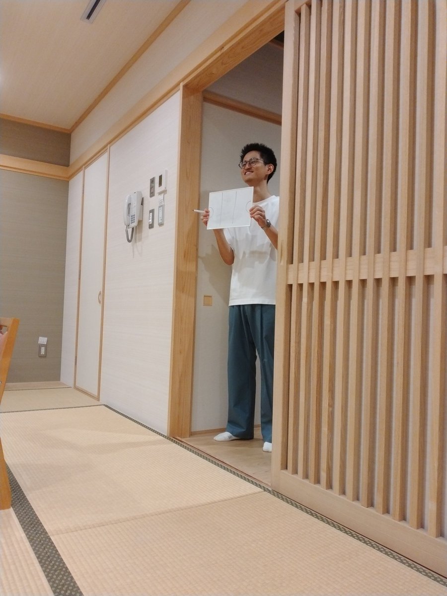 petagurian's tweet photo. 今日はムーンライトお嬢様の新ネタライブに行きました🌝
オープニングの2027～2029のM-1から爆笑だったし、ネタ4本と企画、無限大喜利ヤバかった！！！
シルバニアのネタとても良かった🐰 https://t.co/vZuiKldvzK