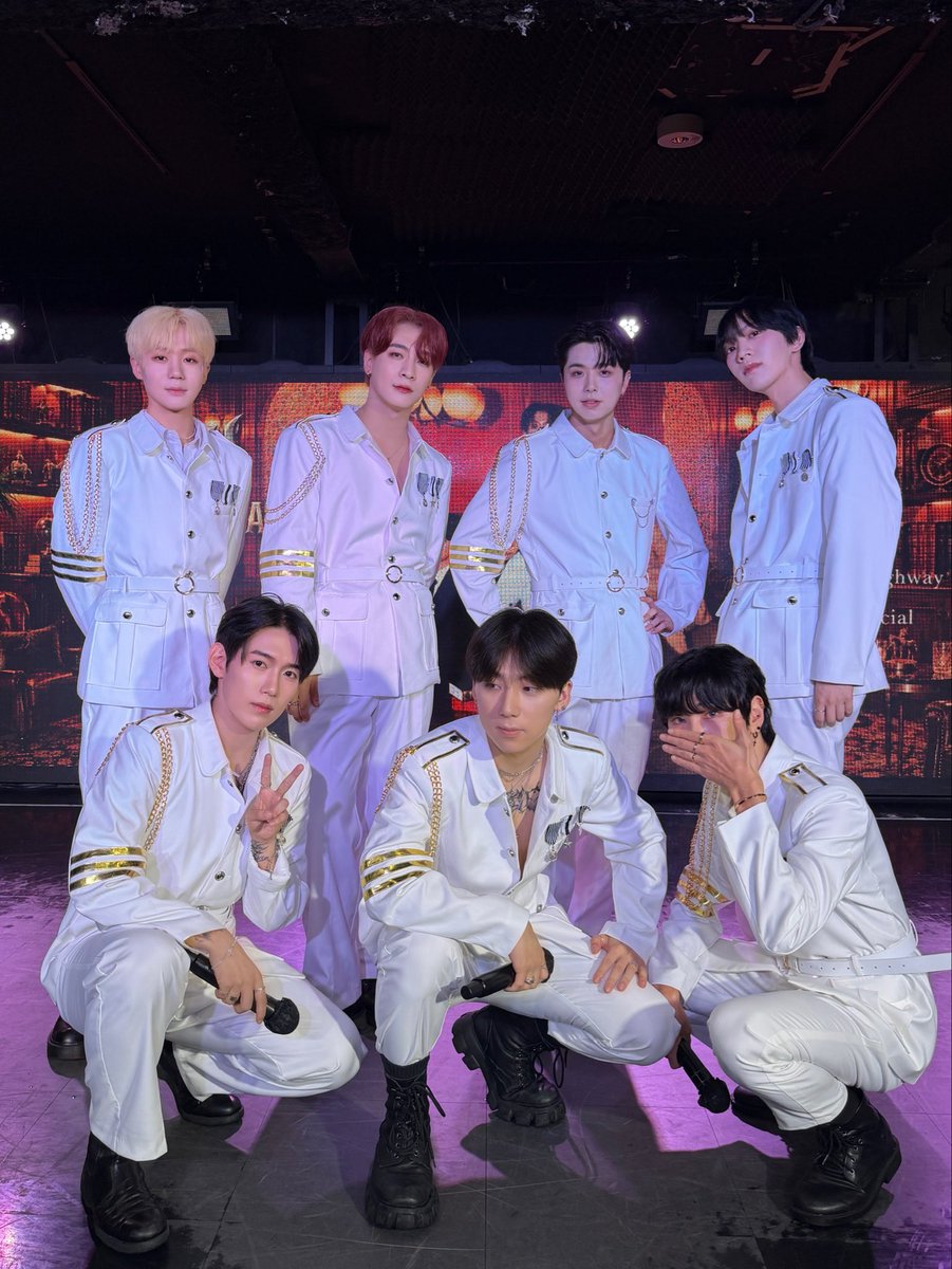 highwayoffcial's tweet photo. 本日もありがとうございました😍

次回の公演は
10月27日(火)
１部15:30〜
２部20:00〜　
📍 RE:LIVE HALL(元showbox)

✔️初めての方無料
✔️prあります

本日無料デー、たくさんのファンの方が来てくださりほんとに幸せな時間となりました🕊️🍀
いつも熱い応援をくださり本当にありがとうございます❤️‍🔥
また来週もよろしくお願いいたします！

✅10月31日(土)20:00ハロインデー🎃
✅ 11月7日(土)20:00 制服デー🏫
✅ 11月10日(火)15:30 無料LIVE🆓