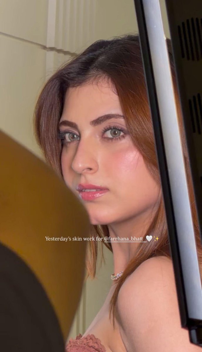 hana_possessed's tweet photo. @AK74_fb FARRHANA GRACING BB20

Seeing Hana return to the very stage where so much of her journey unfolded, but this time for her own song, hits differently. From cheering for her inside the house to cheering for her growth outside it, what a journey this has been. So proud of you, Hana. https://t.co/66JfLBxwm7