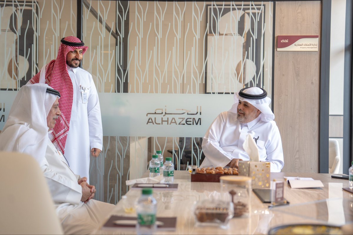 alhazem_re's tweet photo. تشرفنا اليوم بزيارة رجل الاعمال الأستاذ محمد بن سالمين النهدي في مقر شركة الحزم بمدينة الخبر 

#الحزم #الحزم_العقارية #الأساسية #لخبر https://t.co/vcSUcCaMCN
