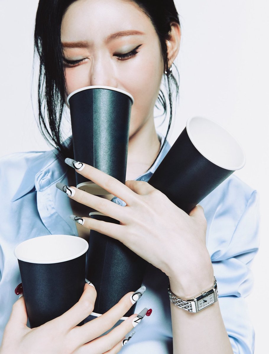 itzypopbase's tweet photo. ITZY's Chaeryeong stuns in the concept photos for her solo debut ‘Lovesick’.

Out November 9th. https://t.co/JH4KHOEqxB