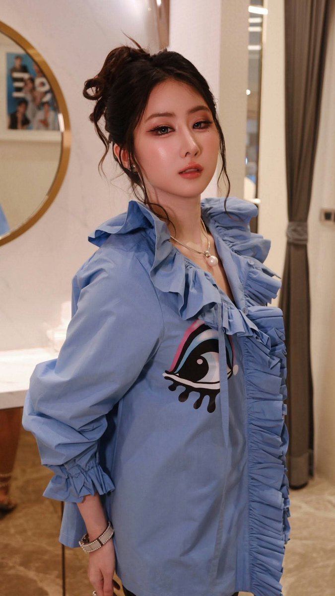rosales38756's tweet photo. Nice posing heheee see our princess is good personality today keep smiling always 

APASRA HOOKS EFW26 
#YokoatEFW26ICONSIAM https://t.co/M1tb591Gw0