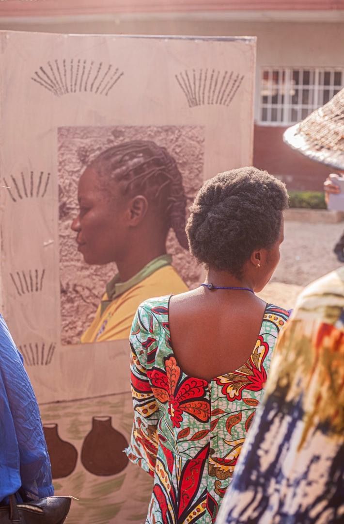 TMB_CD's tweet photo. La TMB est fière d'accompagner la 9ᵉ édition de la Biennale de Lubumbashi et de soutenir cette initiative artistique porteuse d'histoire.
Retour en images sur le vernissage du 18 octobre dernier, dans la cour de l'Institut Supérieur des Arts et Métiers.

#BiennaleDeLubumbashi https://t.co/JdW8keKZNg