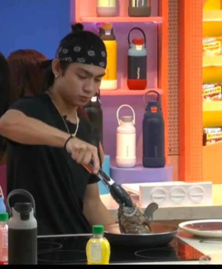 bebenijeo's tweet photo. Okey gets, chef Ong! ✅ Jeff Ong ❎

#JeoOng https://t.co/05DJ5VGuwz