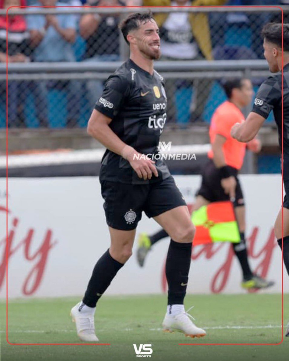 MarleTorresPy's tweet photo. Olimpia supera por fin en el historial a su "sombra negra" ✅⚽️

El Decano venció 2-3 a Ameliano en Villeta, suma 33 puntos y sigue como único líder.

Por primera vez, Olimpia registra más victorias ante la V Azulada ⬇️
22 enfrentamientos: 9 triunfos vs 8 y hubo 5 empates. https://t.co/WkIokjl3Zv