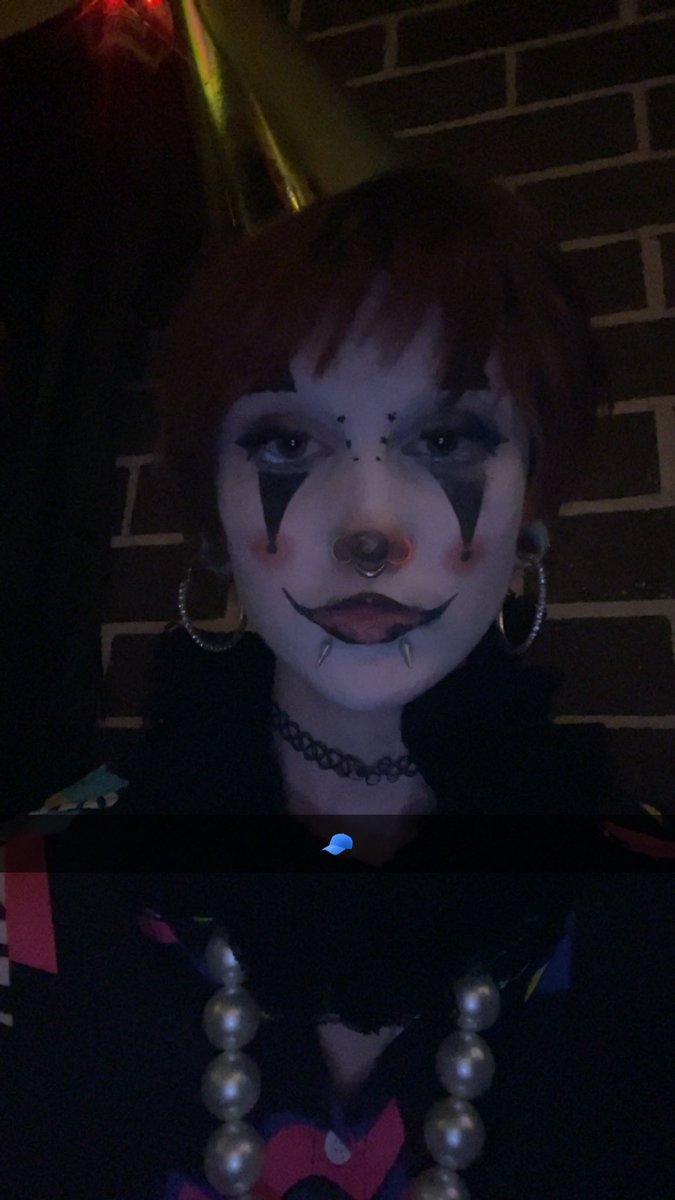 finnley_XD's tweet photo. Caps n ciggys 🤡
#halloween #HALLOWEENPARTY https://t.co/yQwVOISg2t