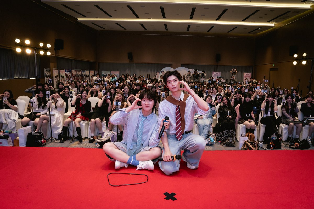 DomundiTV's tweet photo. ขอขอบคุณ “GLOWMIX” ที่ให้เกียรติ “โทมัส” @tthomastc และ “ก้อง” @kongjiro_ ได้มาร่วมกิจกรรมในวันนี้นะคะ 🥰

ขอขอบคุณแฟน ๆ ทุกคนที่มาเจอกัน รวมถึงแฟน ๆ ที่ส่งกำลังใจมาให้ทั้งสองคนด้วยนะคะ 🫶🏻✨️

#GLOWMIXwithTMK https://t.co/x0JwuJdXoF