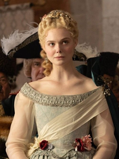 likesrosies's tweet photo. beautiful gowns after beautiful gowns what a fantastic costume department https://t.co/TMQwbaamu3