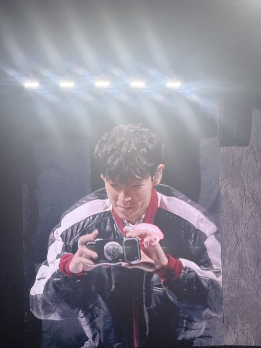 OuyouyouyG7's tweet photo. รักพี่มากนะเว้ยยยยย Since I am  VIP , TOPSX over 10 years there never a single day I haven’t been proud of you TOP 🥹🥹 Thank you for coming back #TOP #TOP_PRESTUDIO_in_BKK #VIP #TOPSX https://t.co/qNNznj3ycv