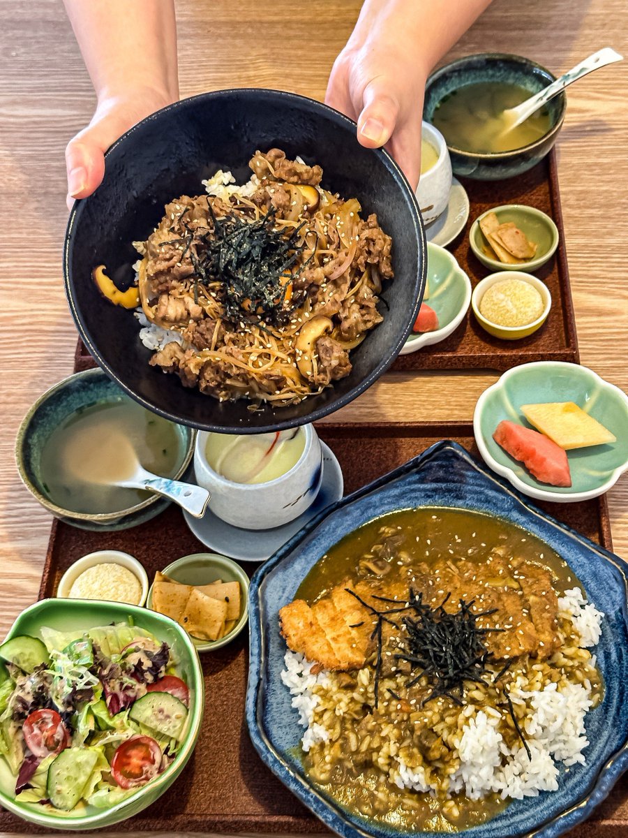 0jyKSbL7fx9VXhu's tweet photo. 「今日のランチは、凡だけど美味しい定食を食べた。ご飯はふっくらで、満足感が最高！」， https://t.co/URPQQAyMzI