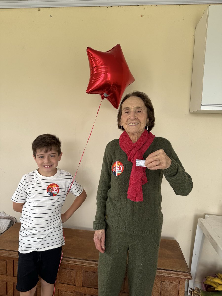 mortypetista's tweet photo. Minha avó de 91 anos está com Lula, em defesa da democracia e dos aposentados!!! ❤️⭐️✊🏼❤️⭐️✊🏼❤️⭐️✊🏼 https://t.co/8Jc0FXITML