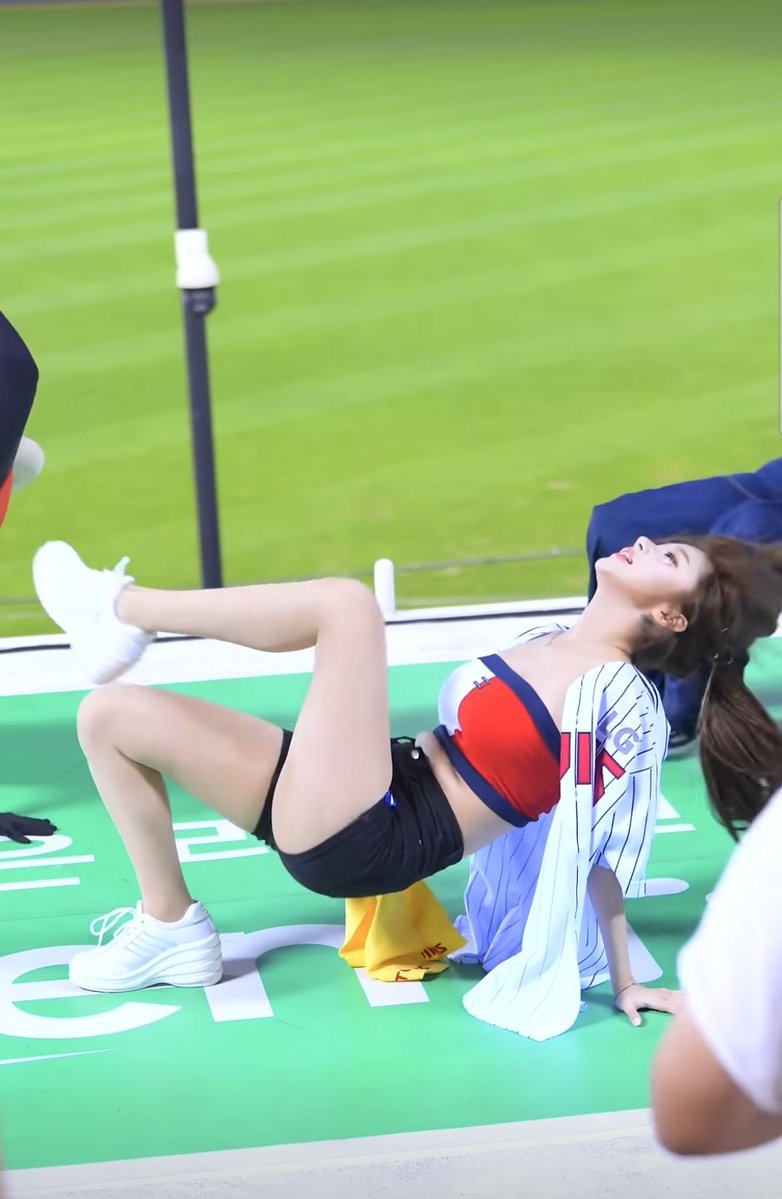 dddrjme's tweet photo. 이주은 치어리더 https://t.co/C6BLmdbzLj
