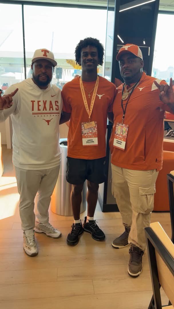 iamjarvis__'s tweet photo. Had a great time up in Austin watching Texas battle it out with ole miss! Thank you @Coach_Fenner6 for inviting me and the staff for all the hospitality. https://t.co/diaXO23Tw2